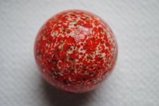 grosse alte glasmurmel mit